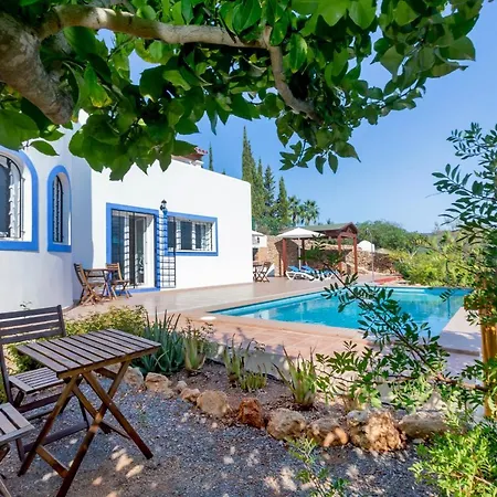 Charming With Pool, Toni Mateu. Villa *